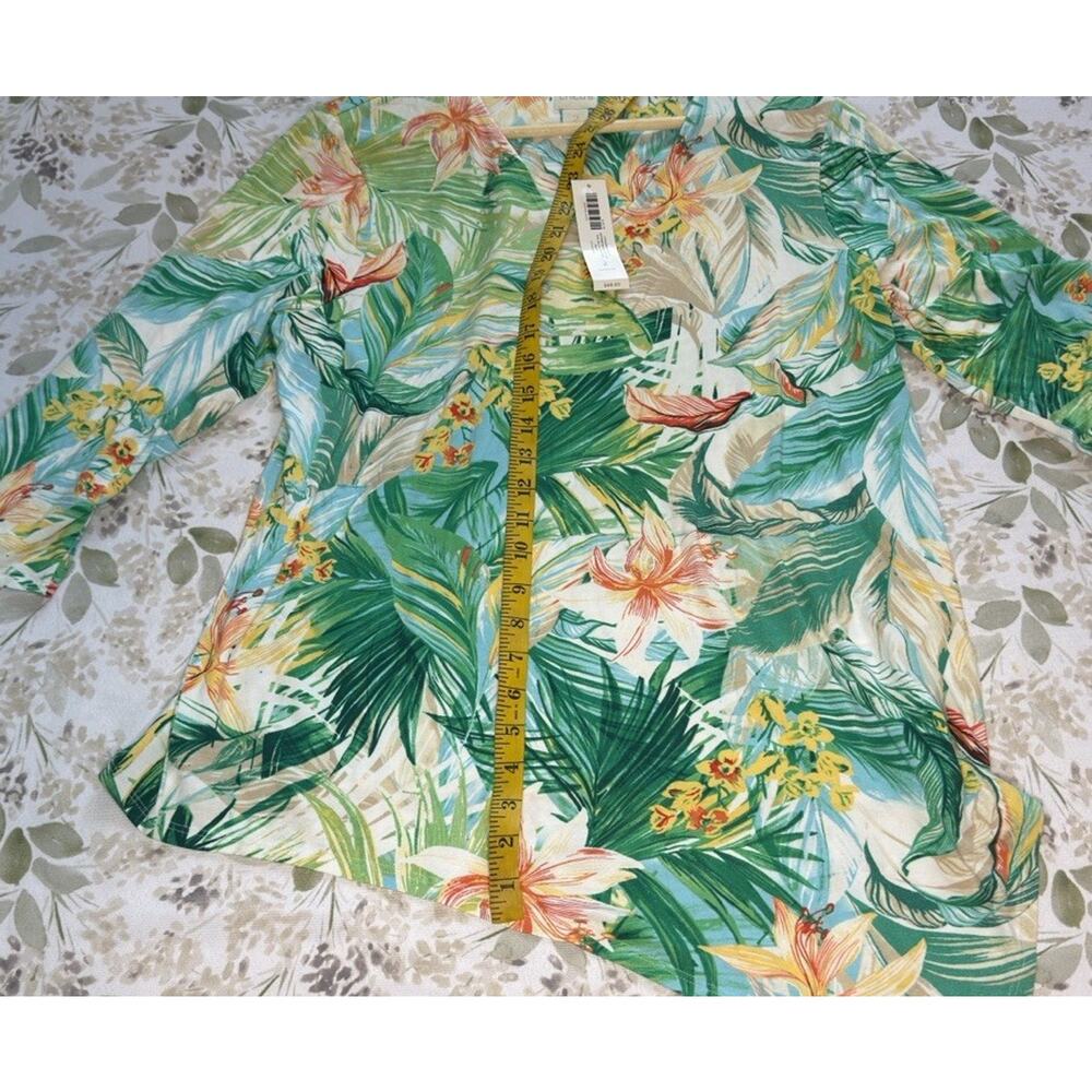 Chicos Top Womens 2 US Large Green Hawaiian Floral Asymmetrical Hem Tee NWT - Picture 6 of 9